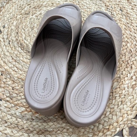 Crocs Brooklyn High Shine Slide Heel Latte Tan Women's size 10 - Picture 7 of 7